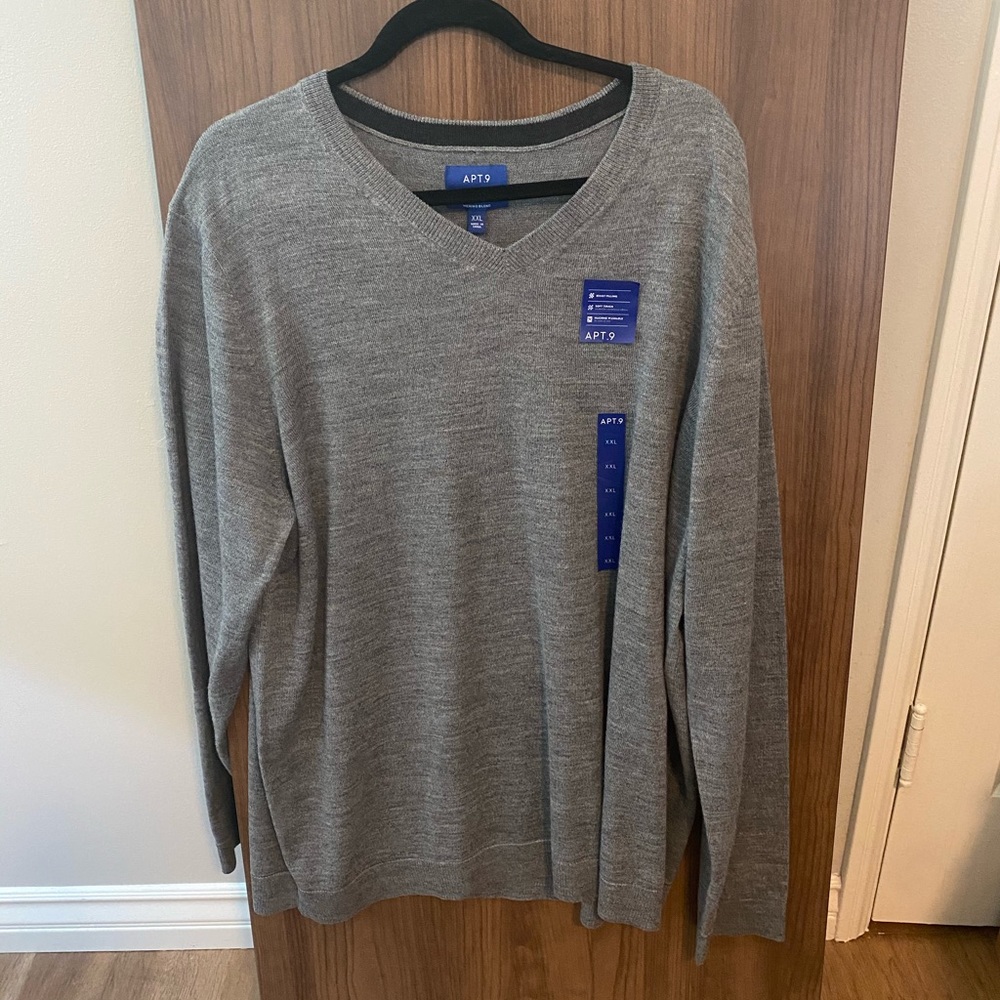 Men’s Apt. 9 V neck sweater